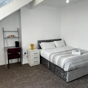 Homestay Le Crescent Lodge, ,, Middlesbrough